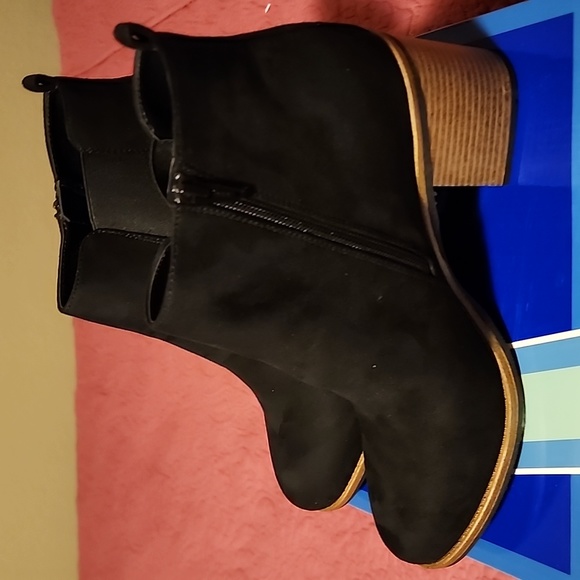 White Mountain Ladies Black Ankle Boot - Picture 2 of 4